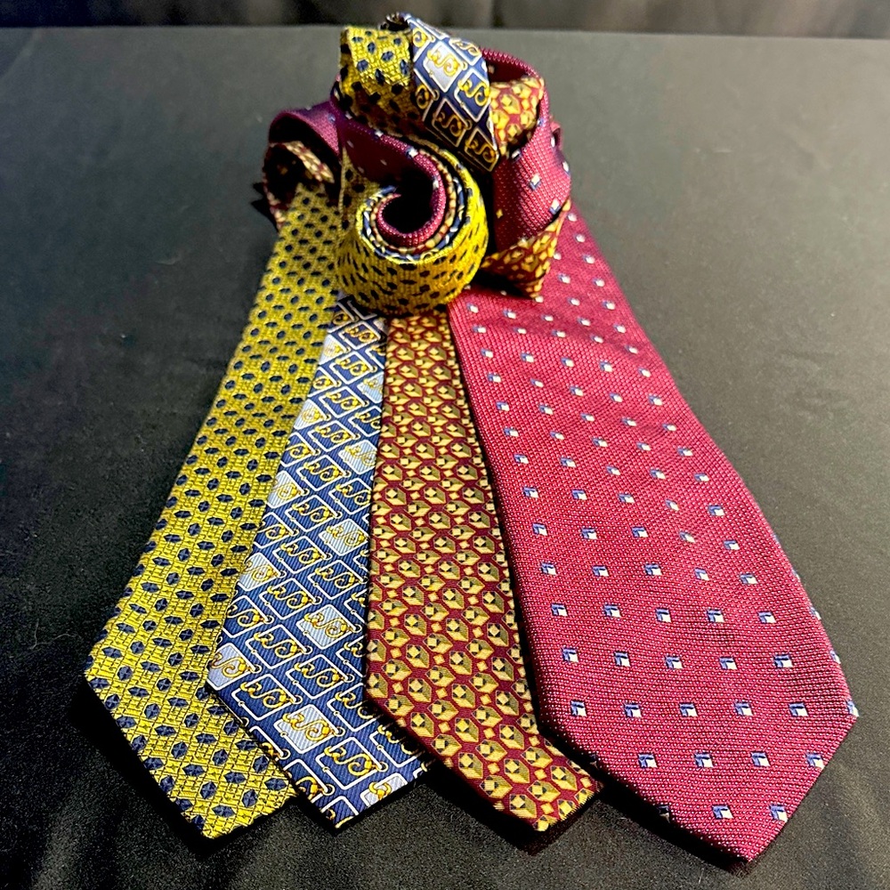 Rothmans Square Elegant Multicolor Silk Ties Set.